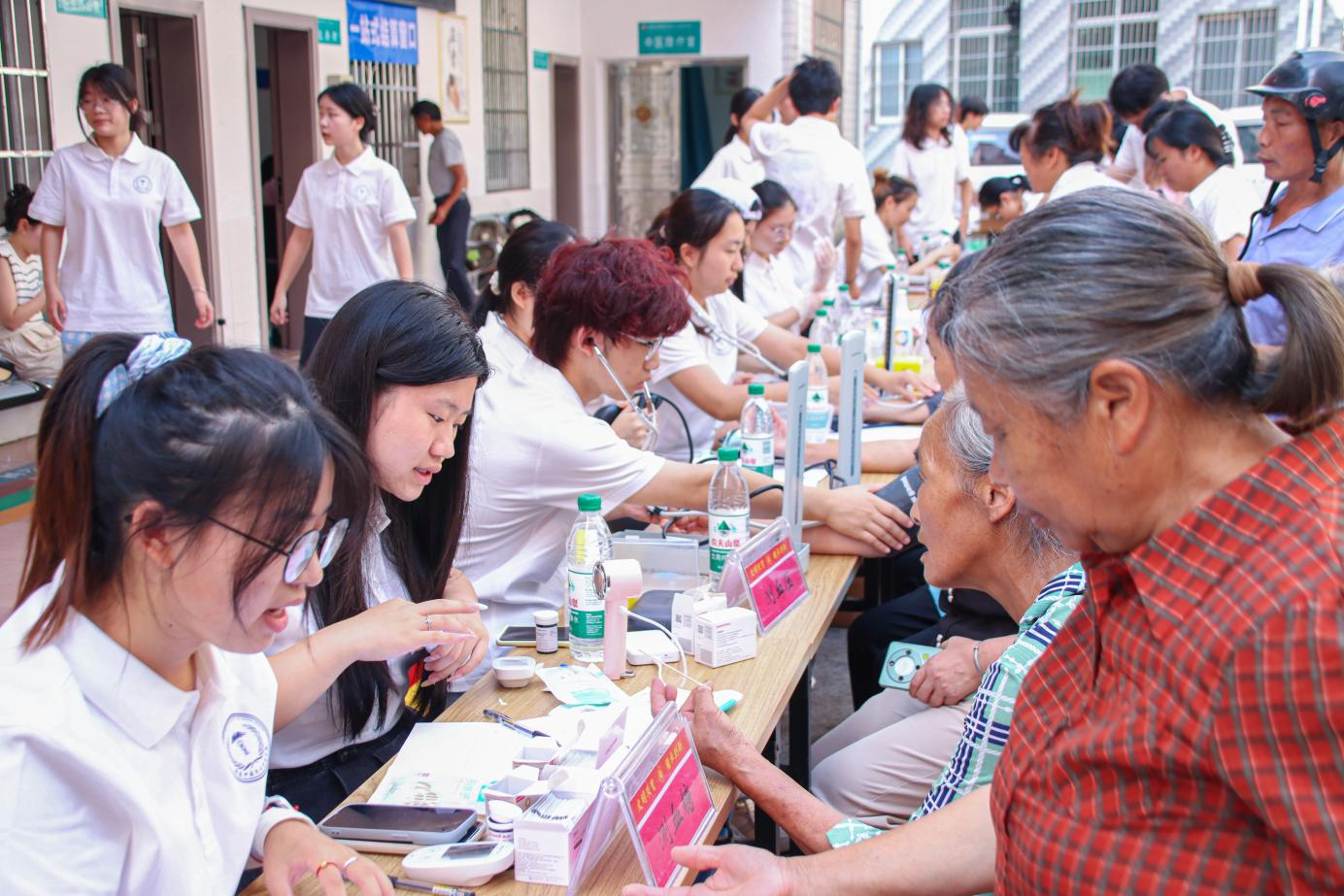 送医送教惠民生 湖南中医药大学超2000名师生投身暑期三下乡社会实践_fororder_2