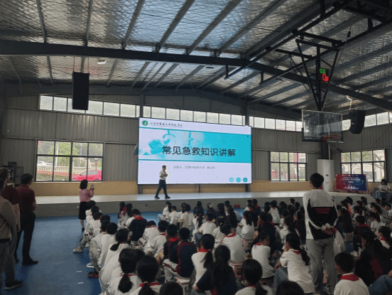 科技学院党委组织赴湾里天行创世纪学校开展急救知识宣讲党日活动