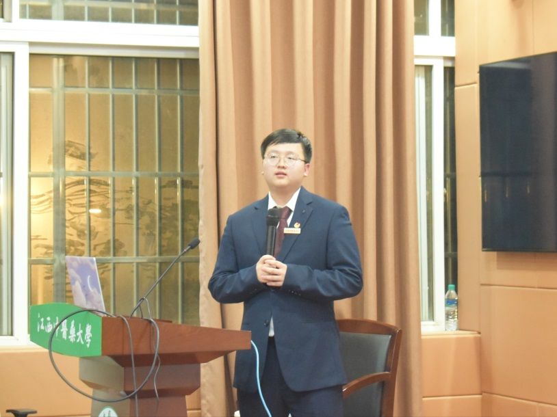 说明: C:\Users\Administrator\Desktop\个人风采\本科生个人风采展示\2019中医(5+3)班李启明\个人照\个人照3.jpg