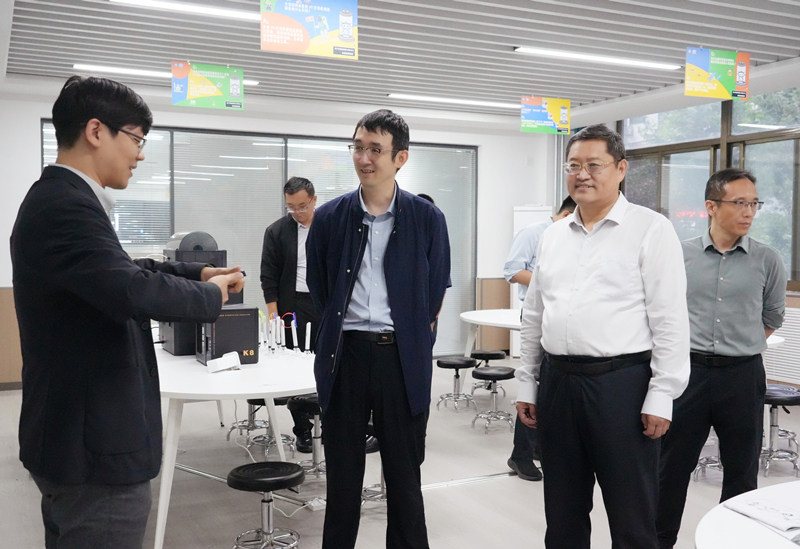 省大数据局一行来校调研