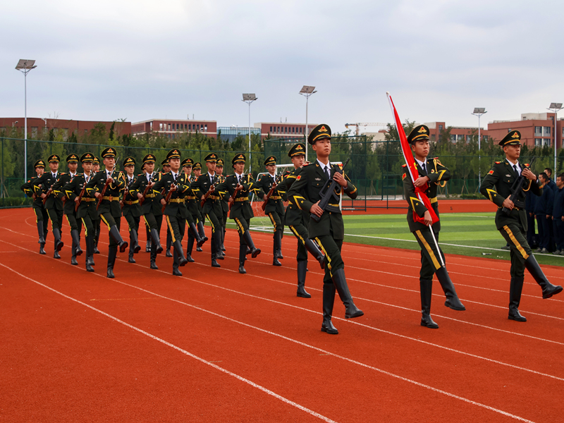 士官学院举行“赓续强军精神 勇担使命重任”主题升旗仪式