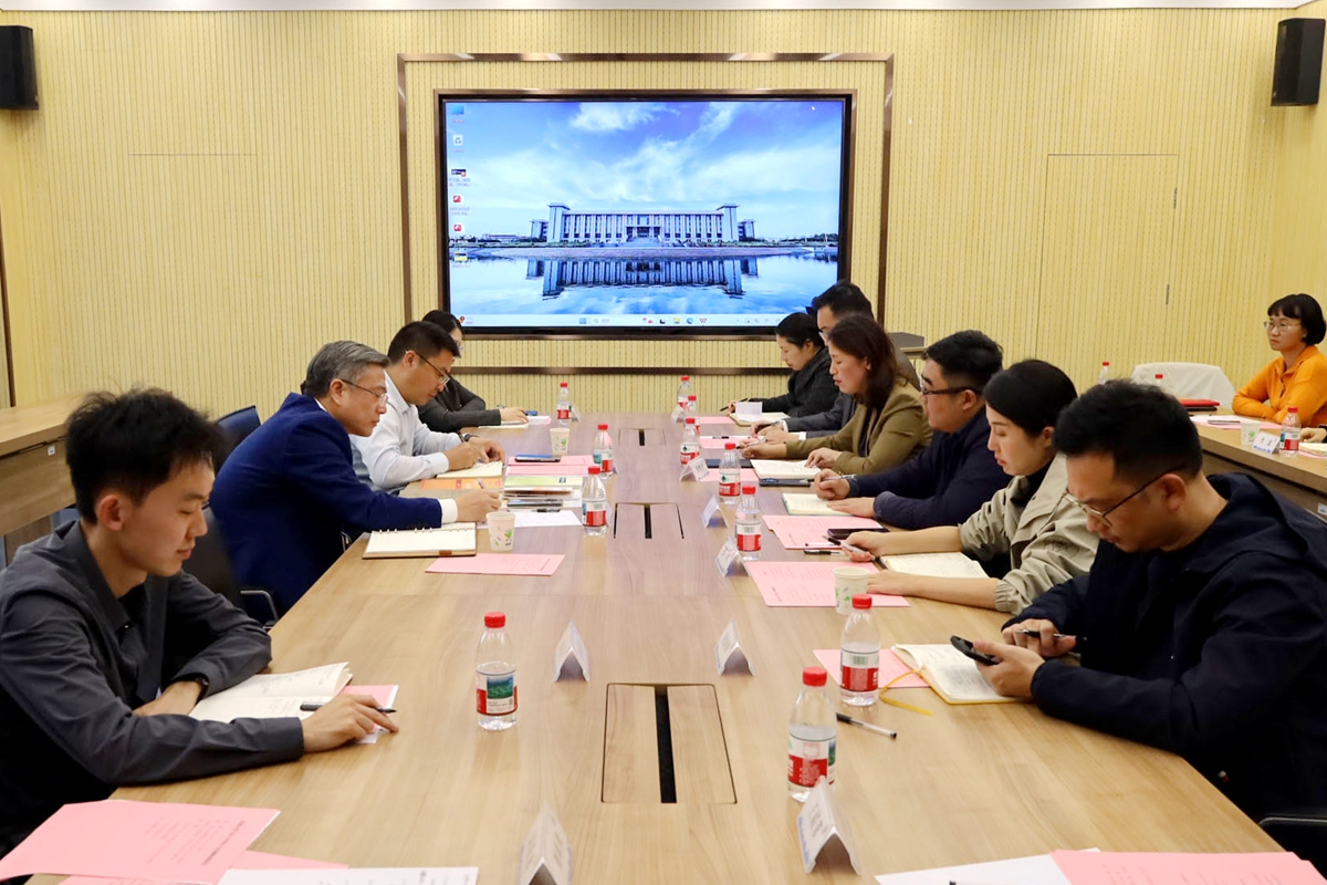 东南大学党委书记邬小撑调研学校学生工作