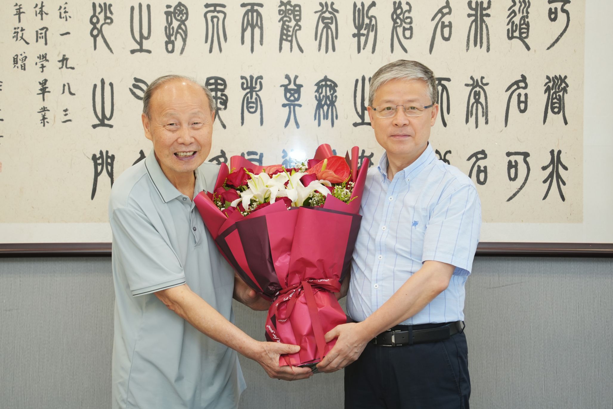 “七一”之际校领导走访慰问党员代表