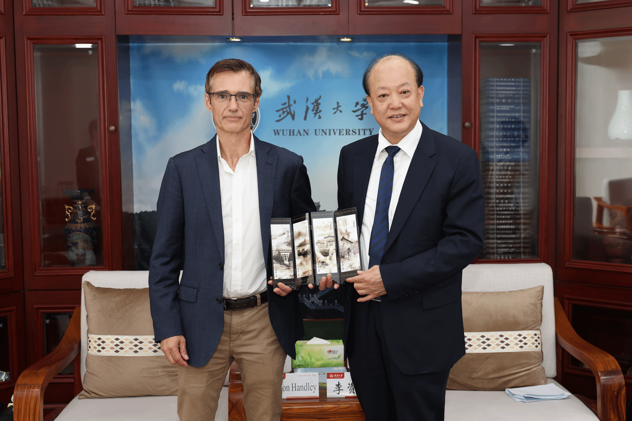 澳大利亚麦考瑞大学常务副校长访问武汉大学