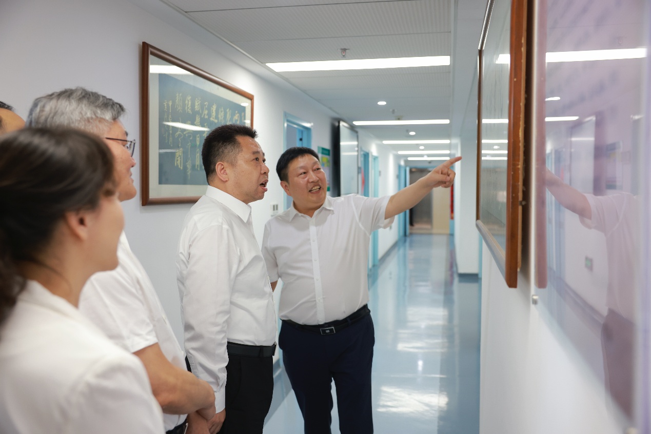 副省长蔚盛斌调研武汉大学人民医院