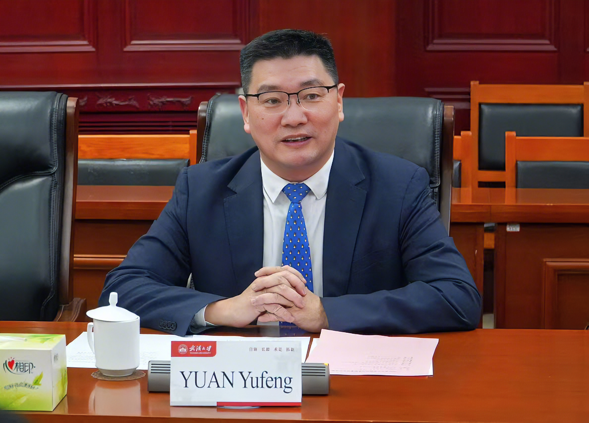津巴布韦大学校长代表团来访我校