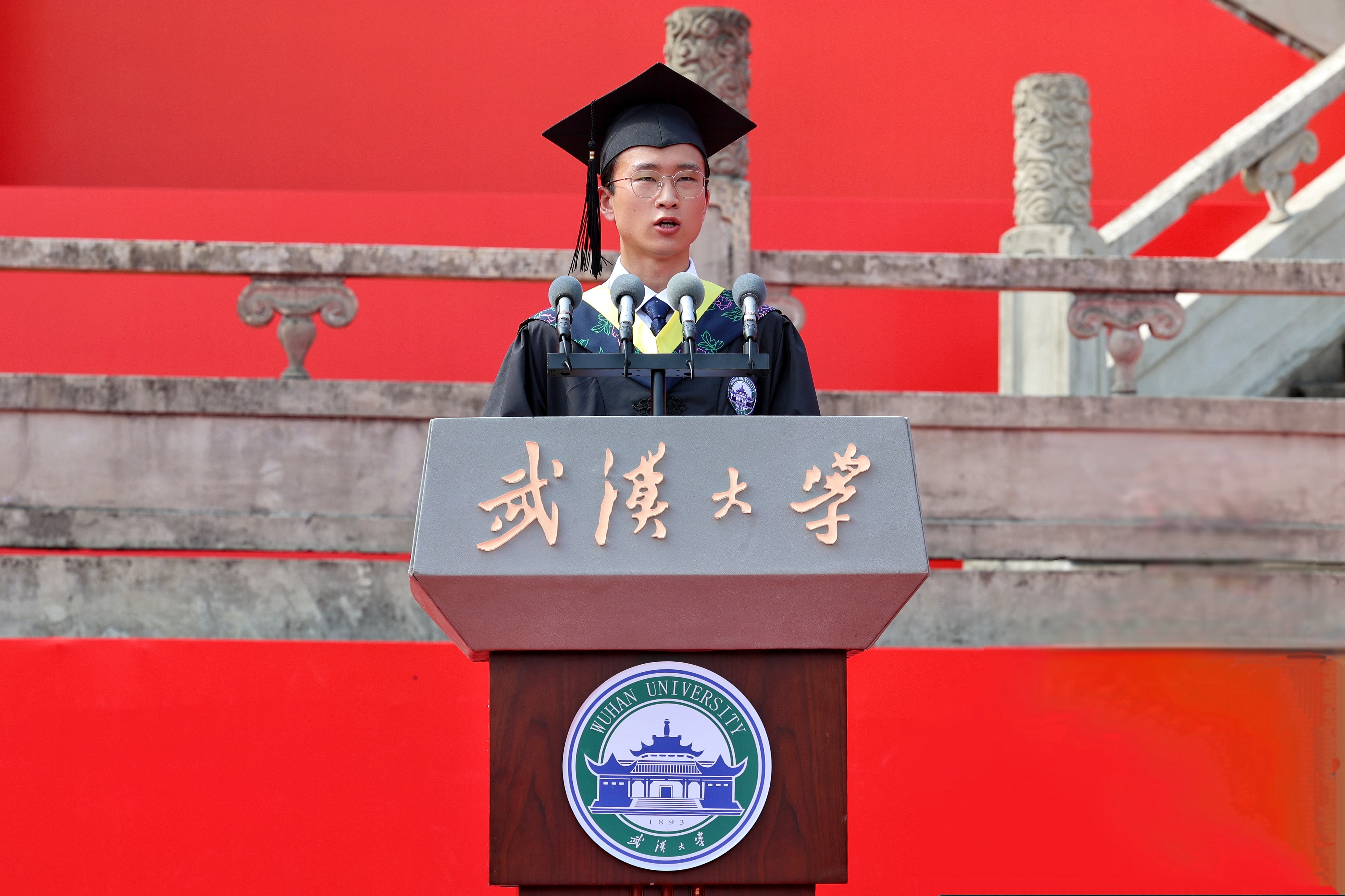 毕业生代表.jpg