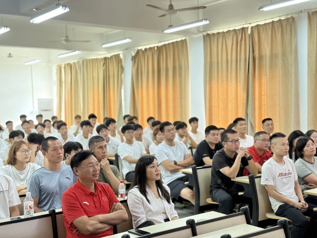 青春逐梦心向党，共观阅兵守初心